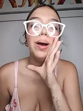 Snapshot of Kitty_Loveee chatting on July 16, 9:10 pm Kitty Loveee online show from July 16, 9:10 pm