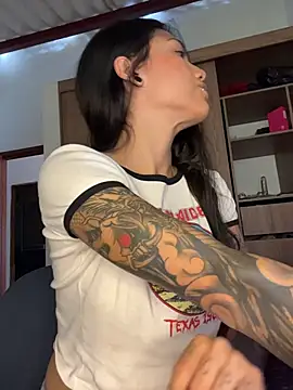 Twoshotsparty420 online show from April 7, 1:33 pm