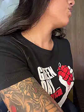 Twoshotsparty420 online show from April 11, 4:22 pm