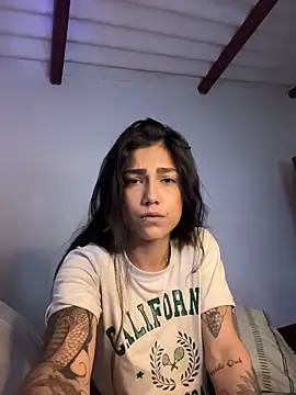 Twoshotsparty420 online show from April 13, 2:44 pm