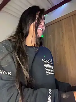 Twoshotsparty420 online show from April 15, 1:18 pm