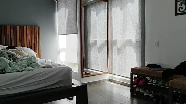 LauraaPeachh1 online show from April 12, 2:55 pm