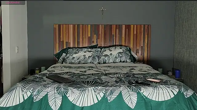 LauraaPeachh1 online show from April 18, 3:10 am