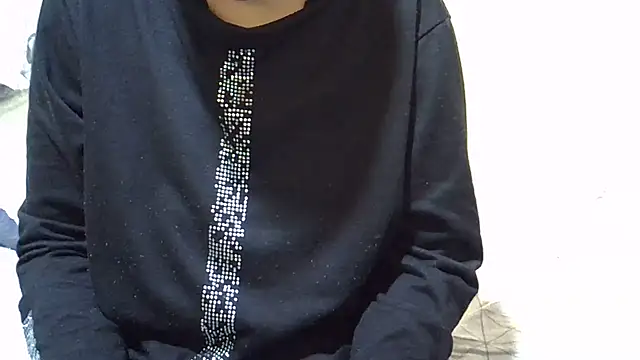 laura-lover online show from April 4, 2:25 pm