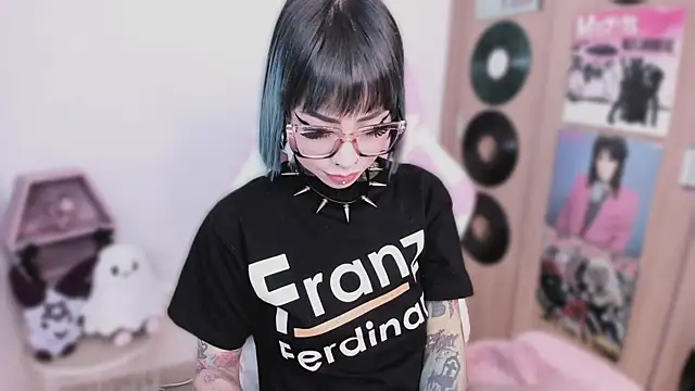 shes creepy online show from April 1, 10:16 am