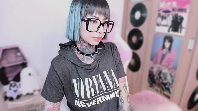 shes creepy online show from April 15, 3:08 pm