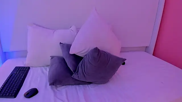 luna veega online show from April 15, 7:58 pm