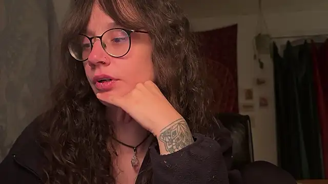 nyxo  online show from April 24, 9:28 pm