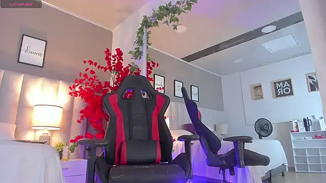 aniie rouse online show from April 18, 1:09 am