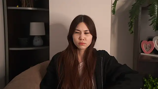 ShareeLavertue online show from March 11, 5:57 am