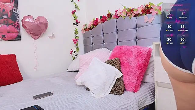 Isabella Roses  online show from April 7, 2:34 am