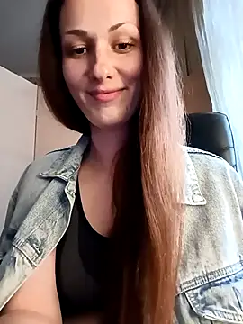 LunaCrystall online show from April 4, 4:15 pm