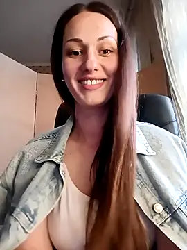 LunaCrystall online show from April 7, 4:18 pm