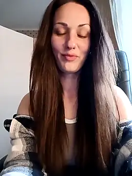 LunaCrystall online show from April 11, 4:00 pm