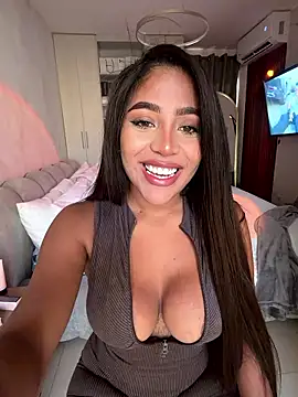 Snapshot of SaraValentina11 chatting on May 22, 9:31 pm SaraValentina11 online show from May 22, 9:31 pm