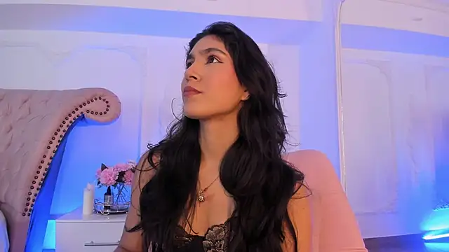 LucianaBlanco  online show from April 11, 8:35 pm