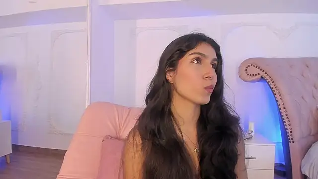 LucianaBlanco  online show from June 25, 8:35 pm