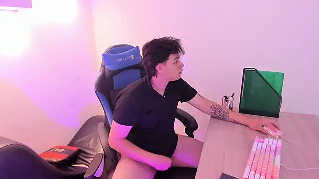 Melody and Max online show from April 18, 3:43 am