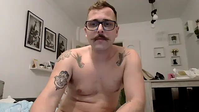 Snapshot of yanick931 chatting on May 15, 11:56 pm yanick931 online show from May 15, 11:56 pm