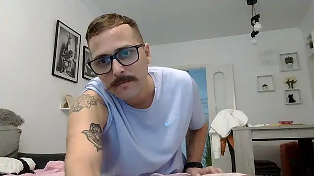 Snapshot of yanick931 chatting on May 23, 11:03 am yanick931 online show from May 23, 11:03 am