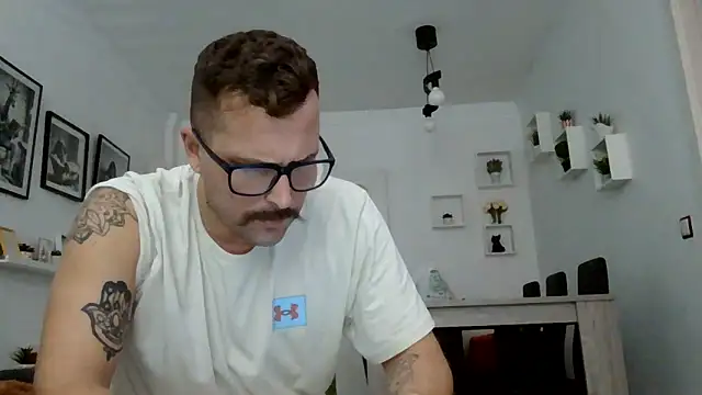 Snapshot of yanick931 chatting on May 25, 12:55 pm yanick931 online show from May 25, 12:55 pm