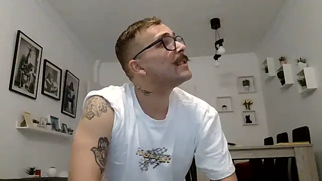 Snapshot of yanick931 chatting on June 5, 11:27 am yanick931 online show from June 5, 11:27 am