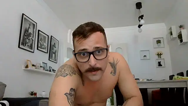 Snapshot of yanick931 chatting on June 6, 2:33 pm yanick931 online show from June 6, 2:33 pm