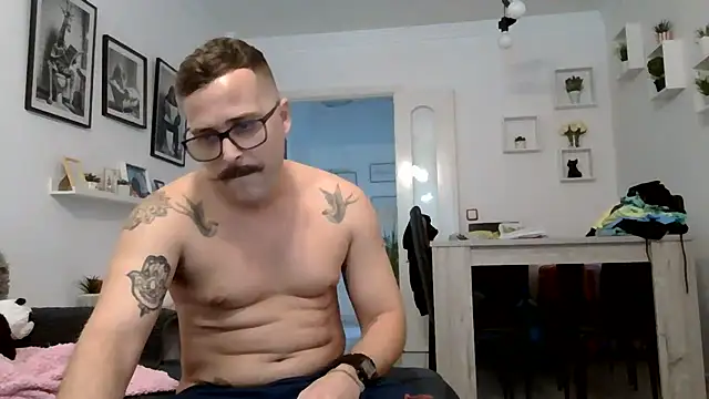 Snapshot of yanick931 chatting on June 13, 5:33 pm yanick931 online show from June 13, 5:33 pm