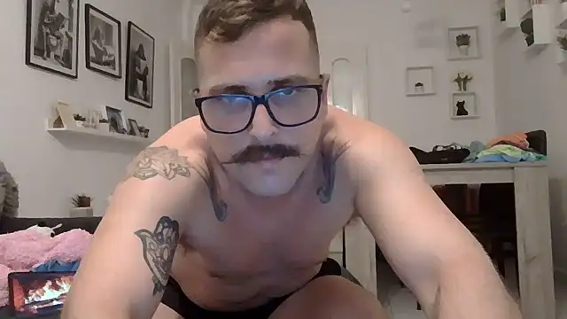 Snapshot of yanick931 chatting on June 14, 2:24 am yanick931 online show from June 14, 2:24 am