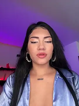Snapshot of Fox_couplee69 chatting on May 24, 2:33 pm Fox couplee69 online show from May 24, 2:33 pm