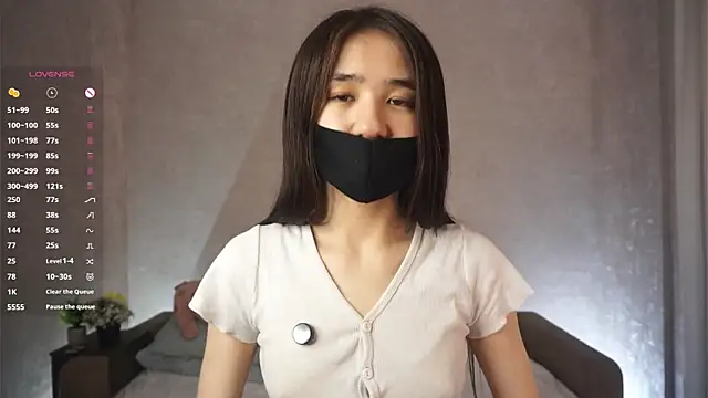 CherrylLlams online show from April 12, 5:51 pm