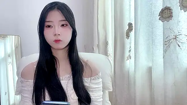 yiyibaby2026 online show from April 13, 2:06 am