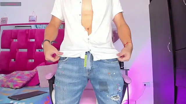 Christopher Harris  online show from April 14, 1:00 am