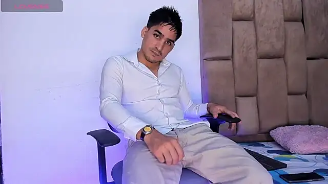 Christopher Harris  online show from April 17, 9:18 pm