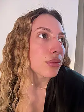 EvaRyen  online show from April 15, 3:30 pm