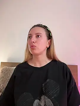 EvaRyen  online show from April 17, 3:26 pm