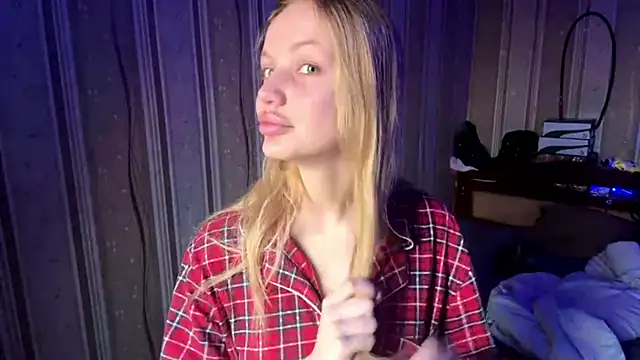 Ashleycol online show from March 30, 1:45 pm