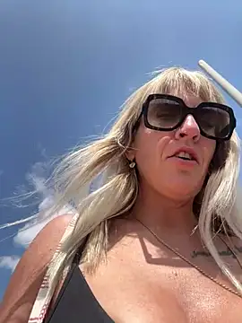 AtomBlondy online show from April 13, 11:48 am