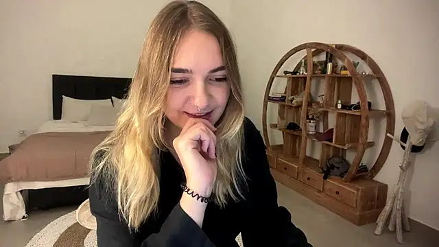 RoxyWet online show from March 27, 7:24 pm