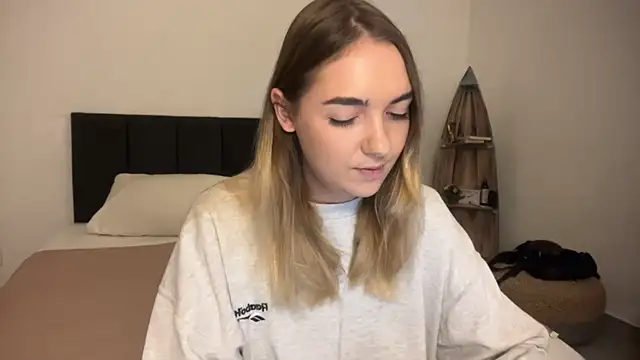 RoxyWet online show from April 2, 1:31 pm