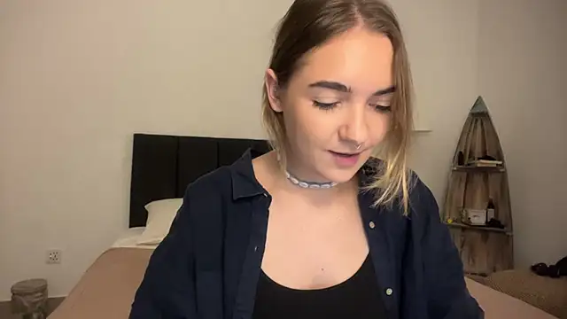 RoxyWet online show from April 13, 1:27 pm