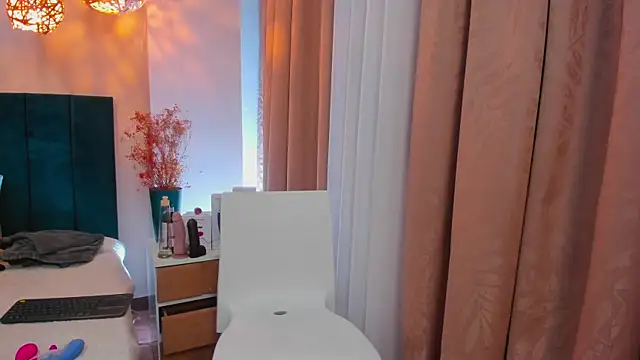 Snapshot of SabrinaWarren_ chatting on June 2, 12:56 am SabrinaWarren online show from June 2, 12:56 am
