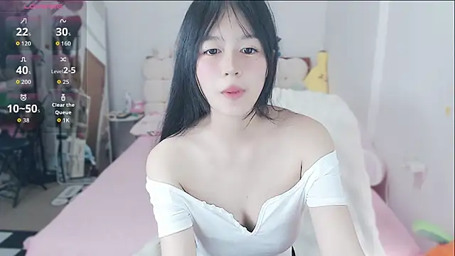 Snapshot of Rabbit1320 chatting on April 19, 7:18 am Rabbit1320 online show from April 19, 7:18 am