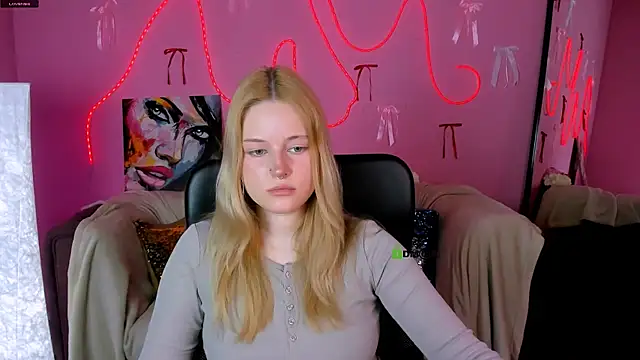 trixy melison online show from April 3, 12:47 pm