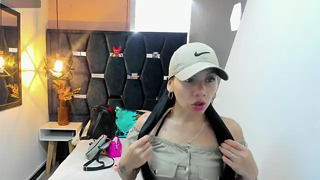 Abril Fox   online show from April 11, 7:51 pm