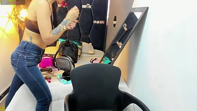 Abril Fox   online show from April 16, 7:36 pm