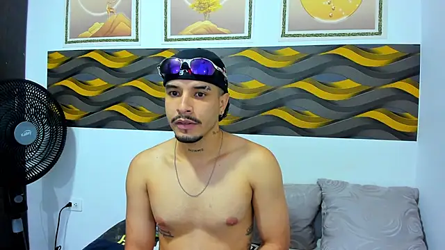 Leon Hotx online show from April 8, 7:47 pm