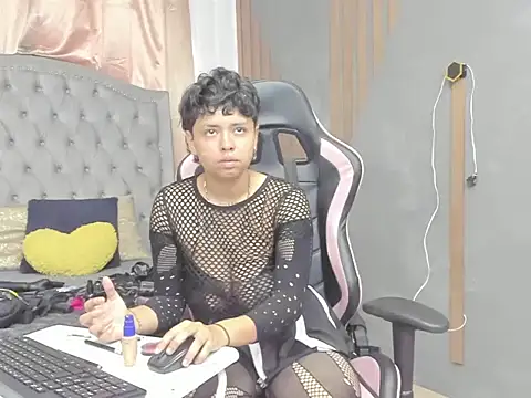 NikiEvanz online show from March 18, 8:01 pm