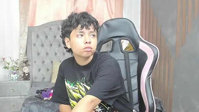 NikiEvanz online show from March 19, 8:13 pm