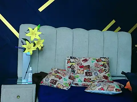 NikiEvanz online show from April 12, 4:28 am